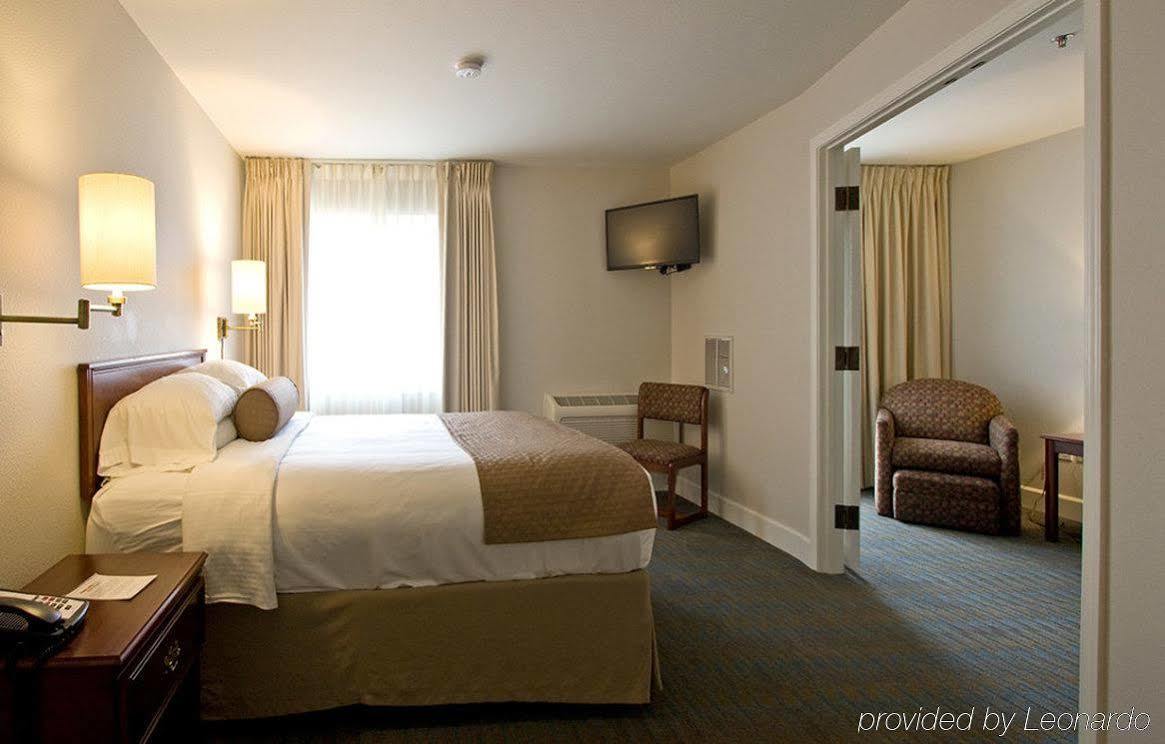 Ashland Hills Hotel & Suites Екстер'єр фото